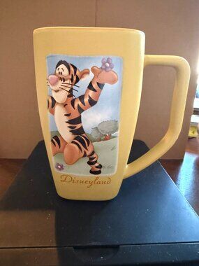 🐯 Adorable Disneyland Tigger collectible mug